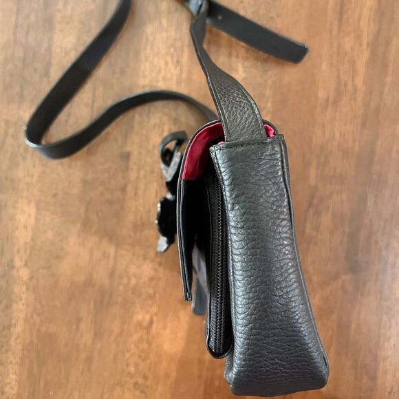 Nora Lozza Black Leather Crossbody Bag Designer Pink Lining Flower Applique - Picture 8 of 11